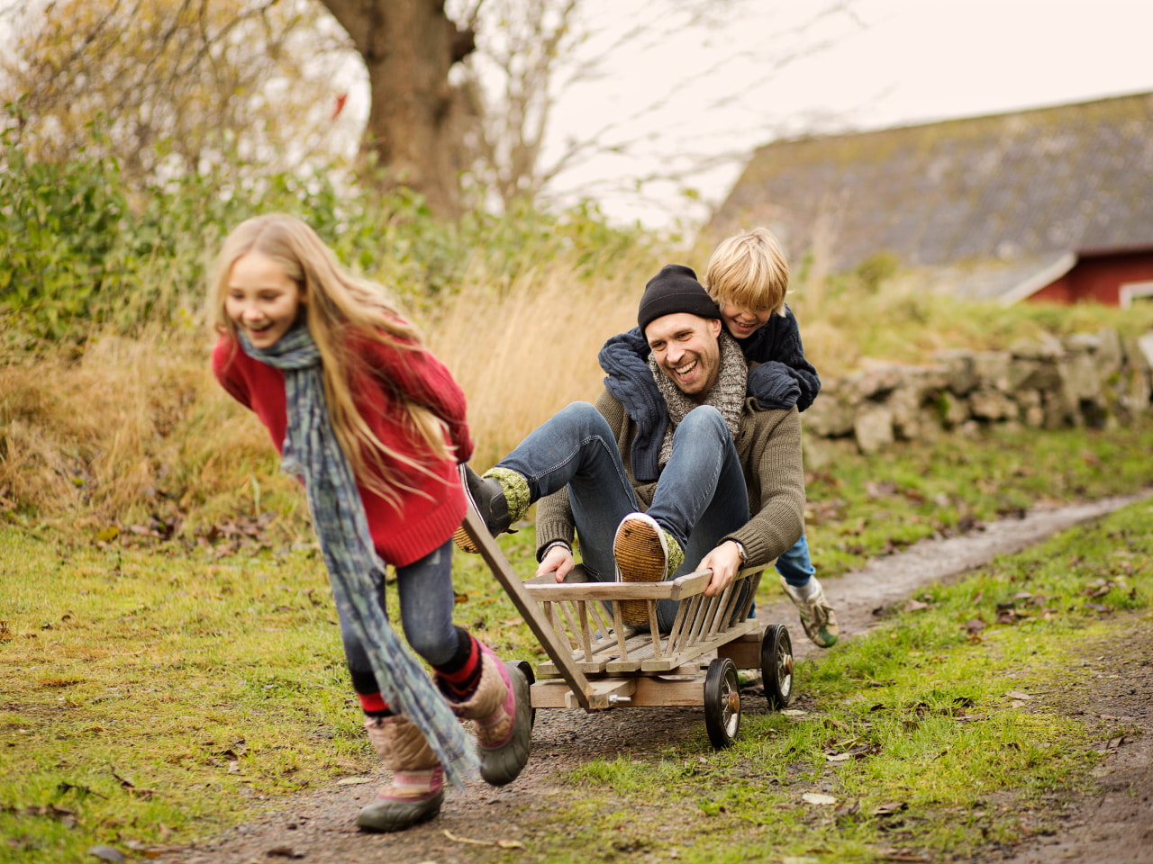 Мужчина знает, что его семья в безопасности. Он оформил страховку жизни